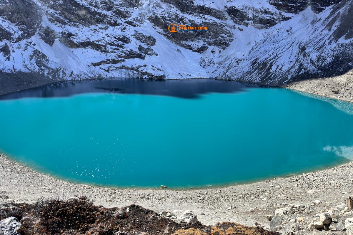 Three Pass Trekking Lake